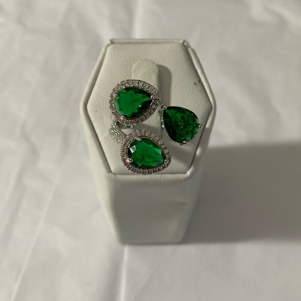 Size 9 WEDDING RING - Picture 2 of 5